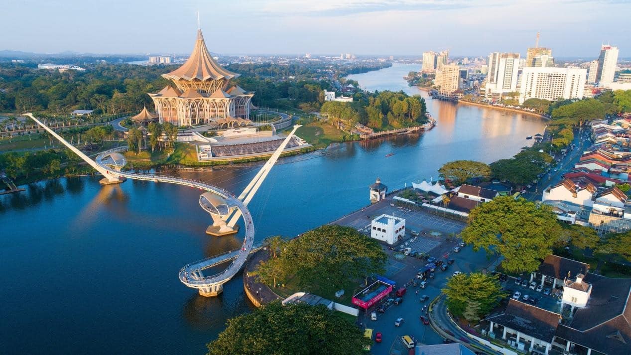 古晋城市与砂拉越河航拍景观